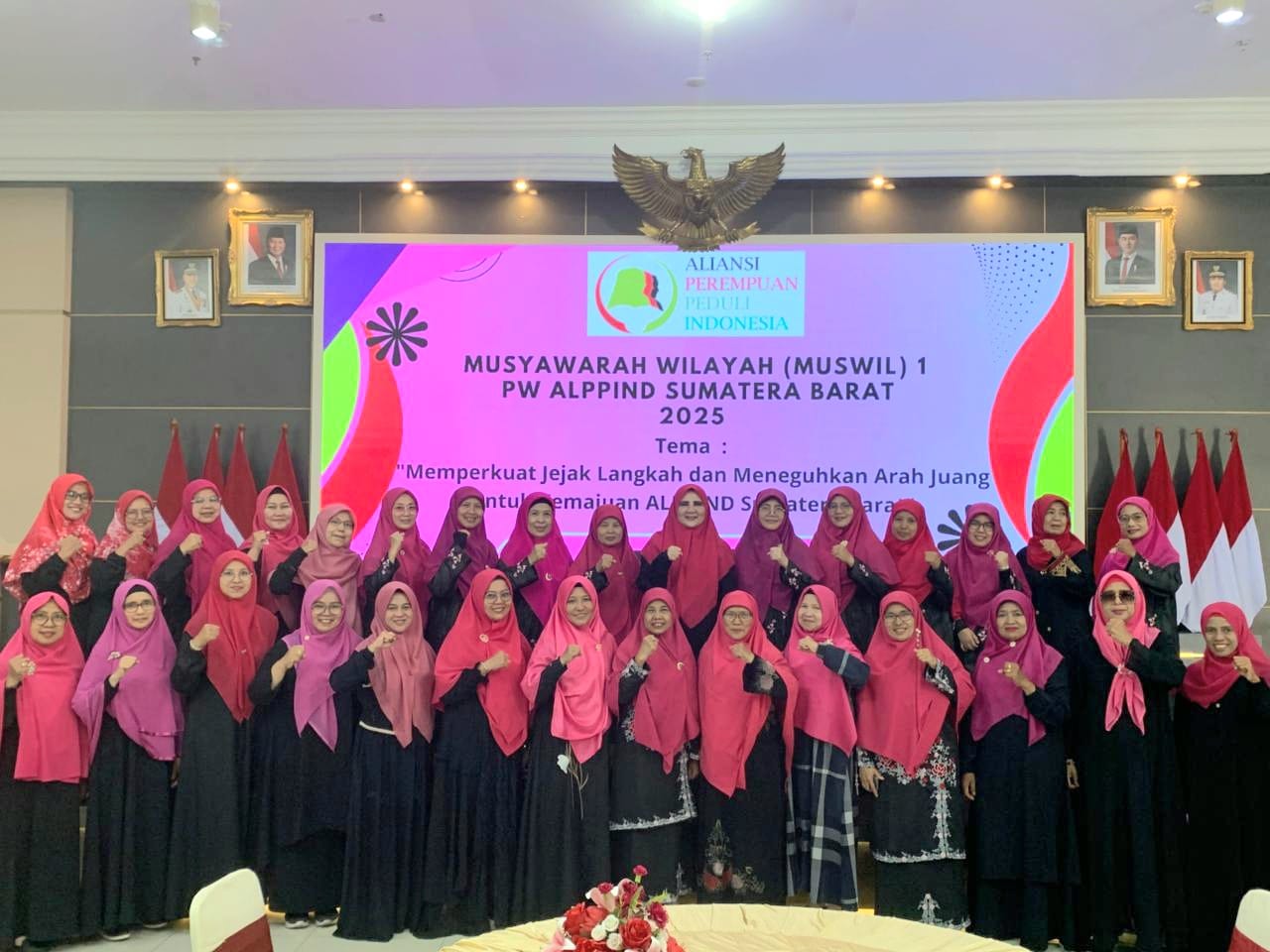 hj-nevi-zuairina-kembali-dipercaya-pimpin-pw-alppind-sumbar-2025-2030