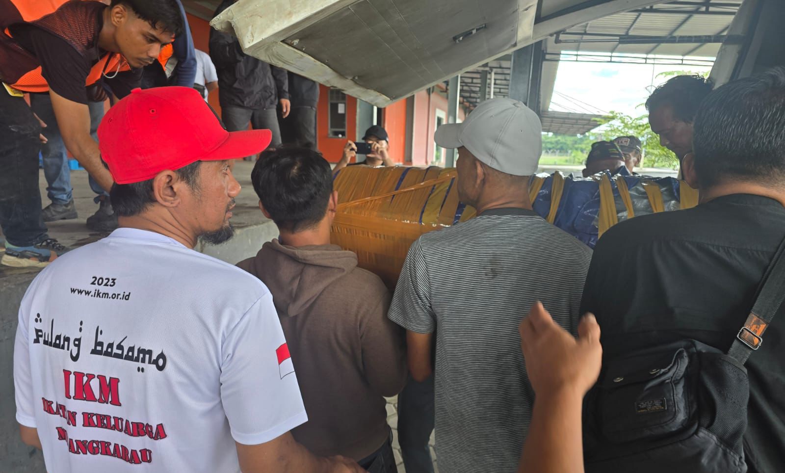 perantau-minang-jadi-korban-penembakan-di-papua,-andre:-ikm-bantu-terbangkan-jenazah-ke-padang