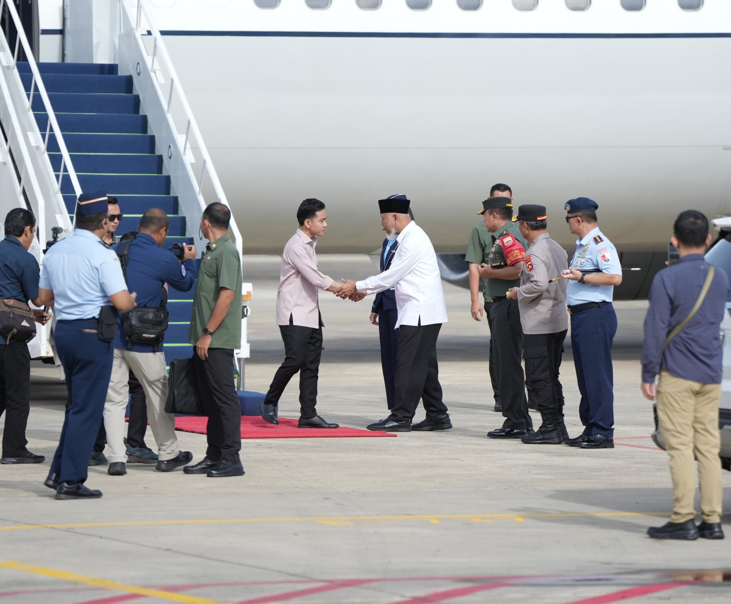 wapres-gibran-tinjau-pelaksanaan-program-prioritas-nasional-di-kota-padang