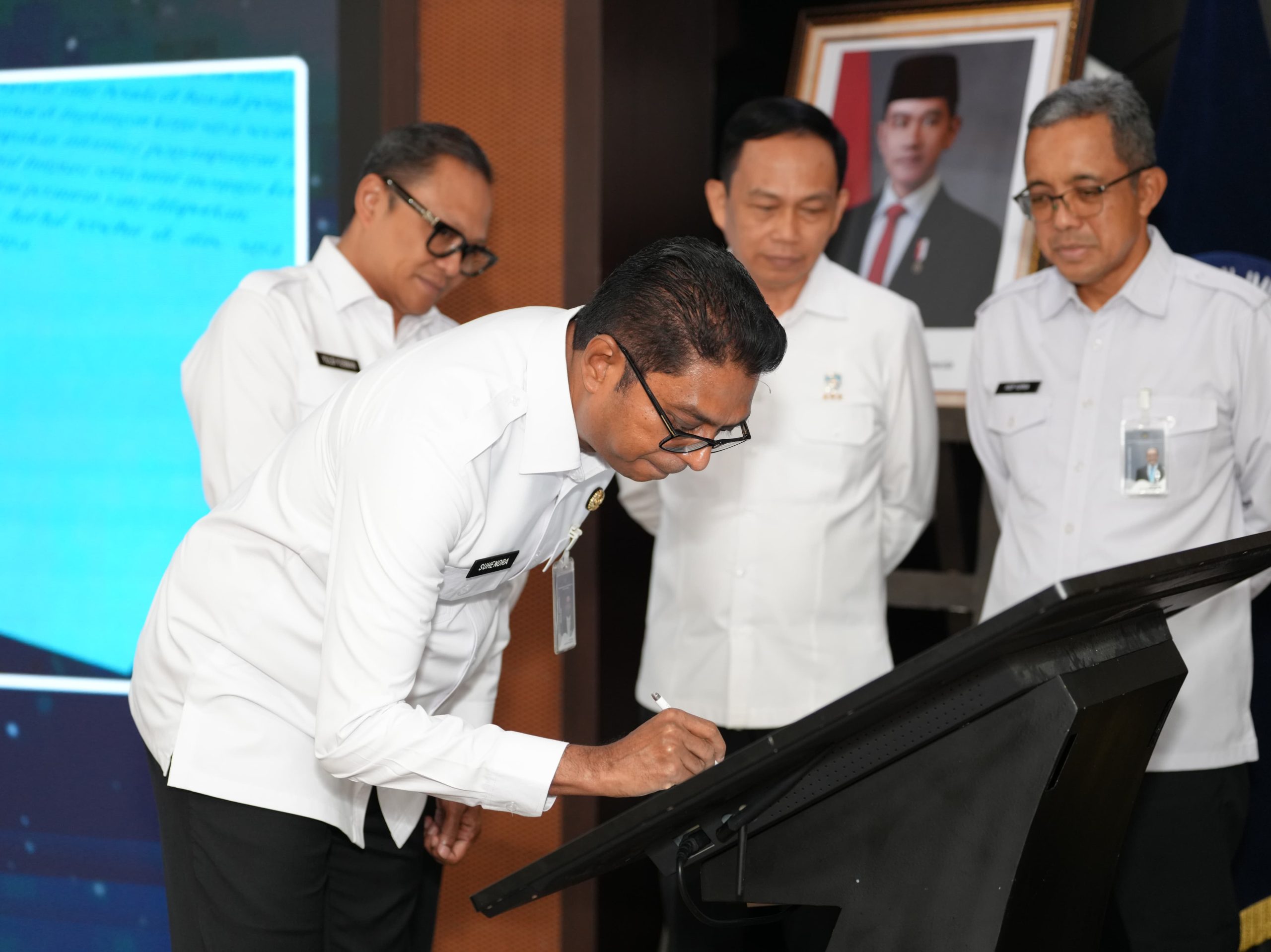 imigrasi-tanda-tangani-pakta-integritas,-ikrar-pelayanan-publik-yang-profesional-dan-akuntabel