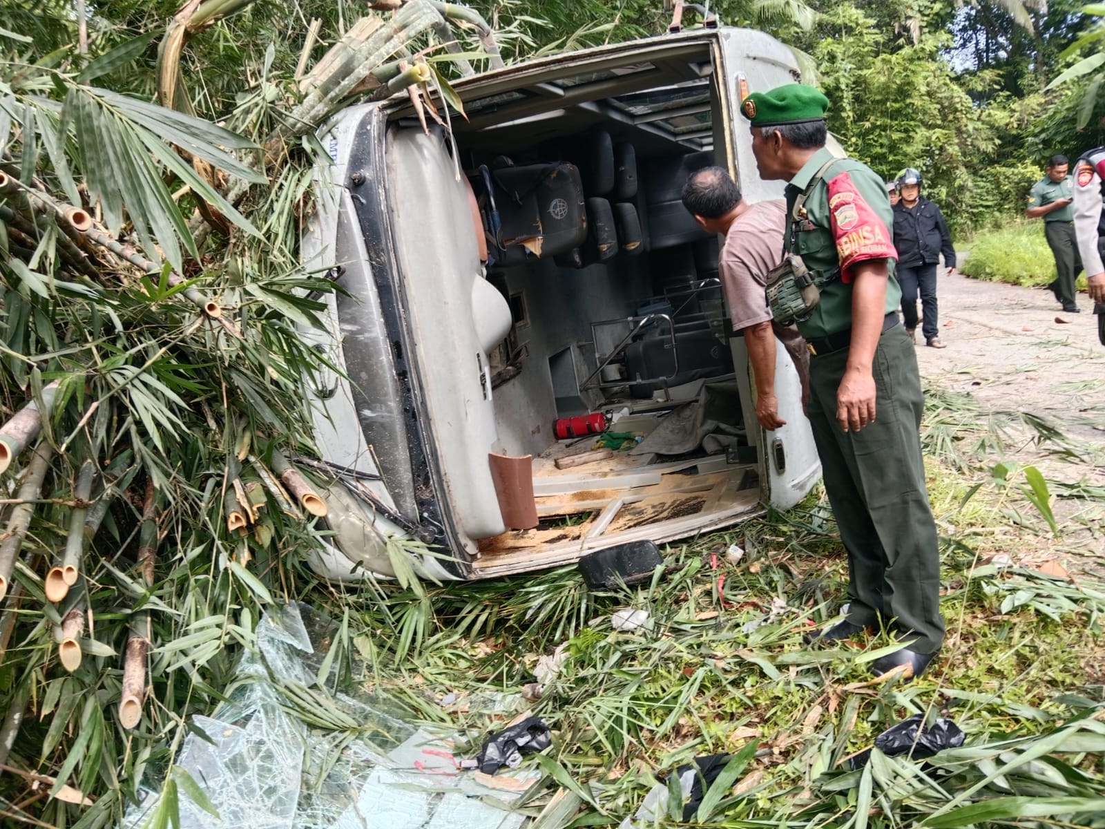 bus-damri-kecelakaan-tunggal-di-pulau-sipora