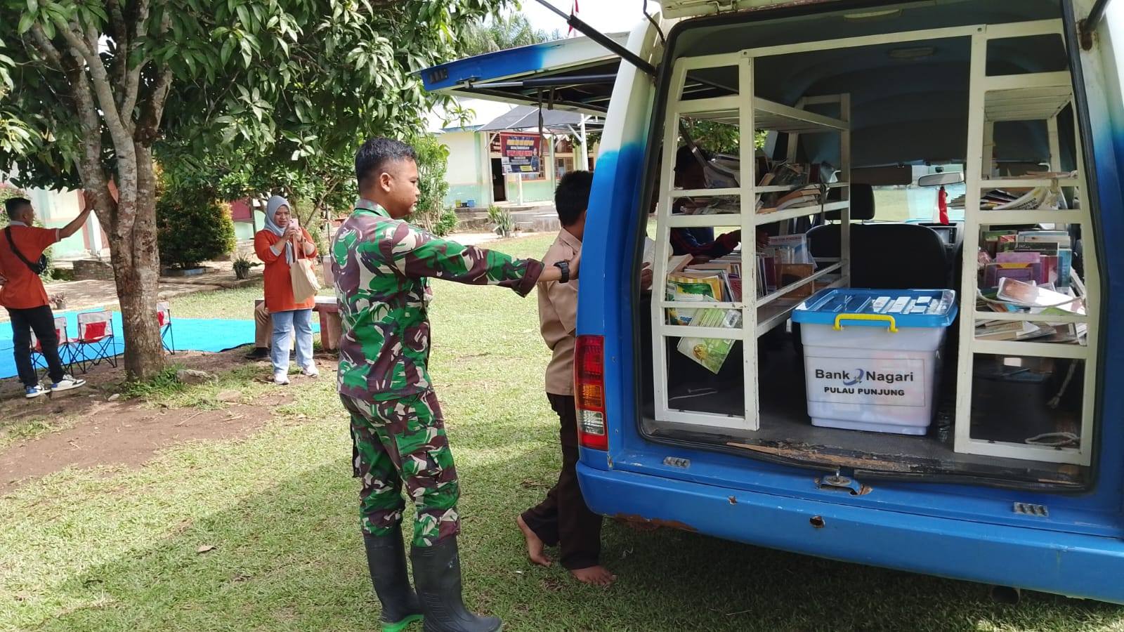 tmmd-kodim-0310/ss-hadirkan-perpustakaan-keliling-di-sungai-kambut-dharmasraya