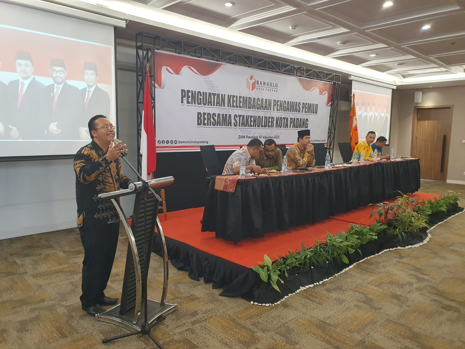 bawaslu-padang-sinergikan-penguatan-kelembagaan-pengawas-bersama-stakeholder