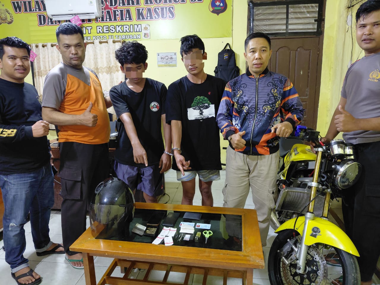 dua-pemuda-asal-bengkulu-ditangkap-di-pessel,-bawa-sabu-dan-ganja-dalam-helm