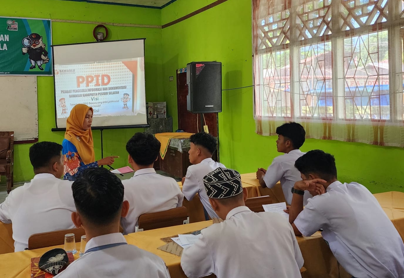 bawaslu-pessel-sosialisasikan-layanan-informasi-publik-melalui-ppid-ke-sekolah