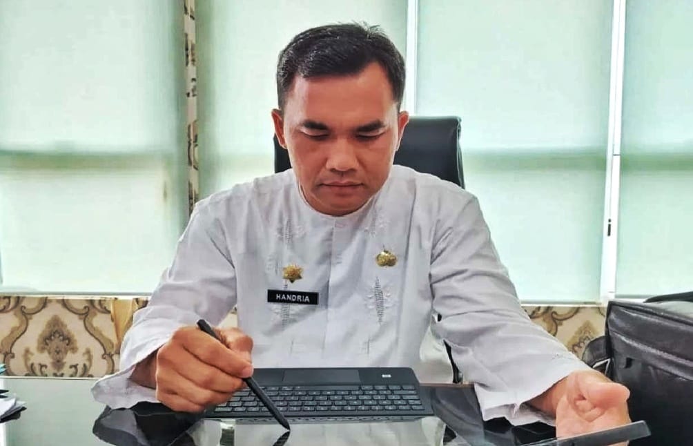 viral,.-bupati-agam-perintahkan-kadis-pmn-handria-azmi-tindak-oknum-jorong-robek-surat-hibah