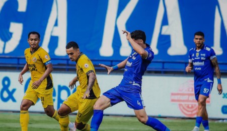 babak-pertama,-persib-bandung-unggul-1-0-semen-padang-fc