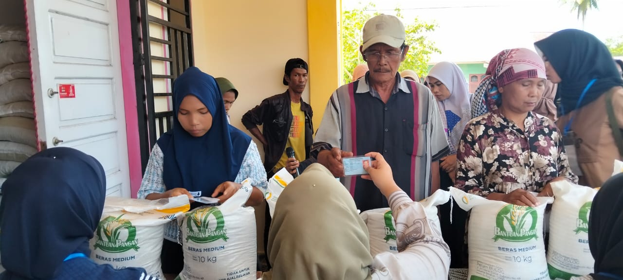 penyaluran-beras-cbp-di-sutera-diduga-tak-tepat-sasaran,-warga-miskin-mengaku-terabaikan
