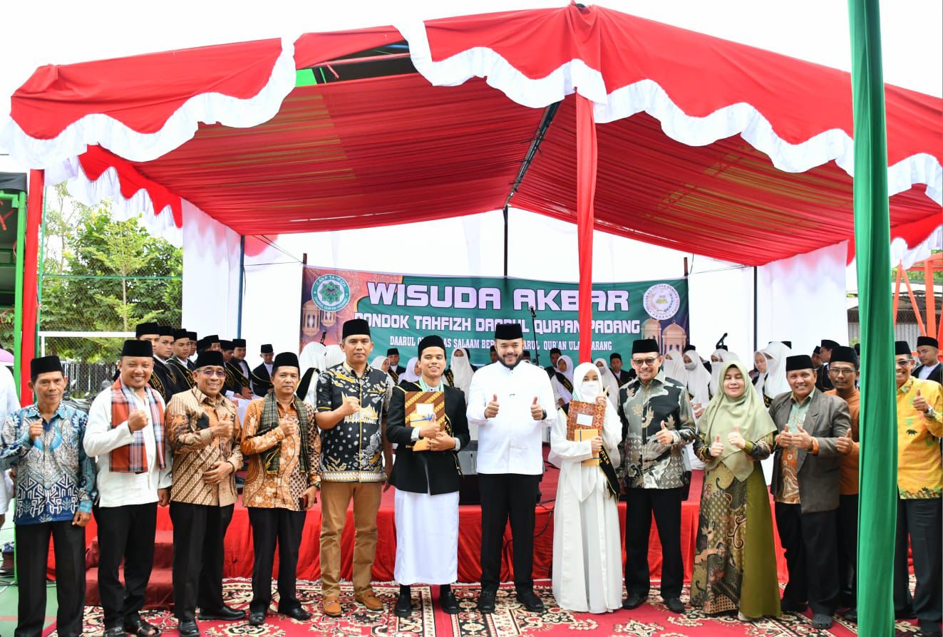 16-santri-hafal-30-juz,-wako-padang-pimpin-wisuda-tahfizh-daarul-quran