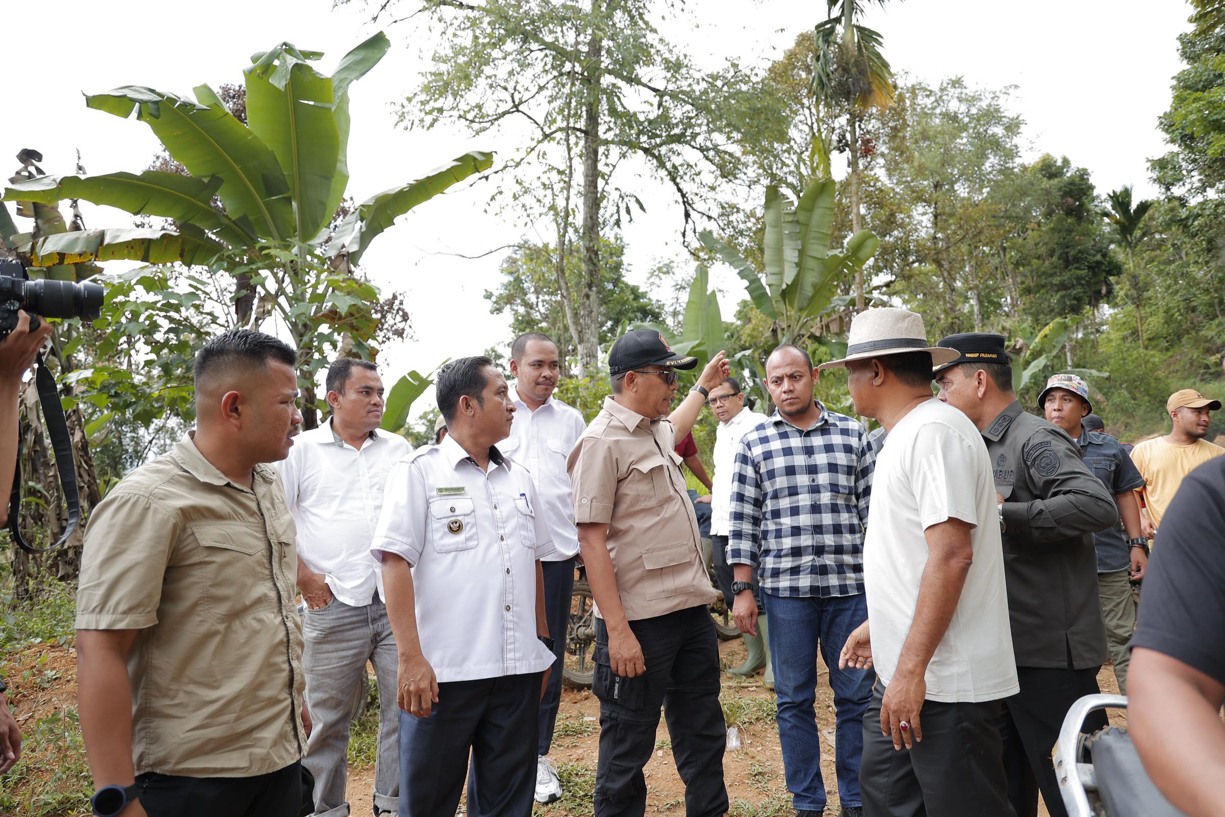 wakil-ketua-dprd-sumbar-evi-yandri-dampingi-perwakilan-mensesneg-tinjau-lokasi-penyeberangan-bidan-dona