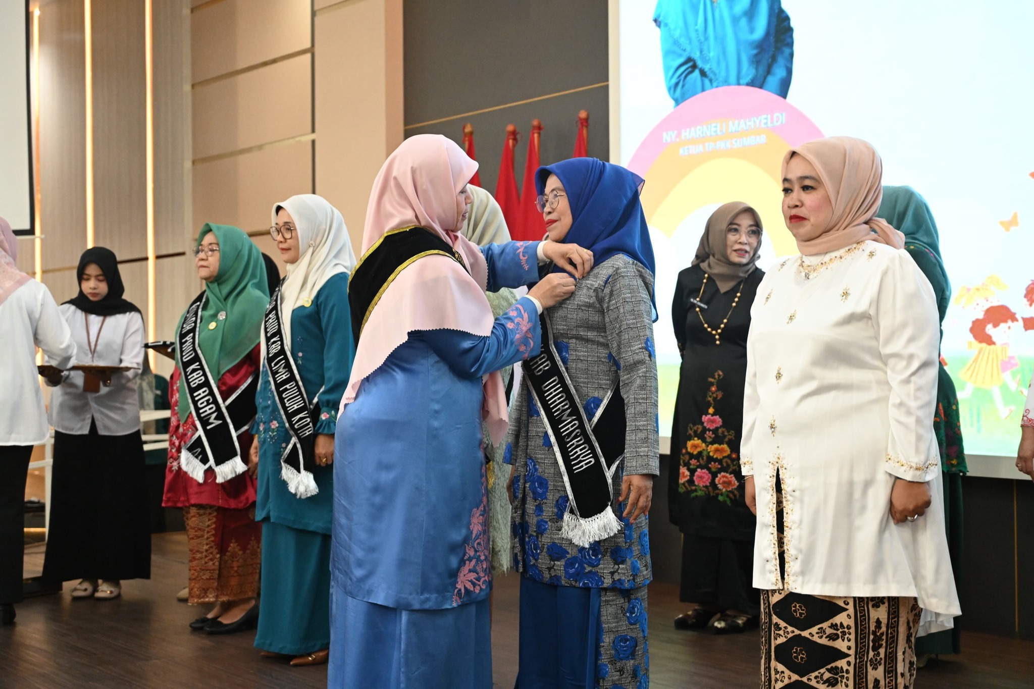 wabup-leli-arni-dikukuhkan-sebagai-bunda-paud-dharmasraya