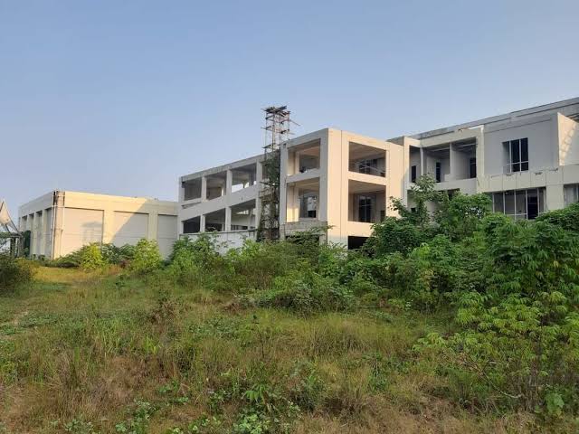 sidang-praperadilan-sp3-kasus-korupsi-relokasi-rsud-m.-zein-painan,-kejati-sumbar-mangkir