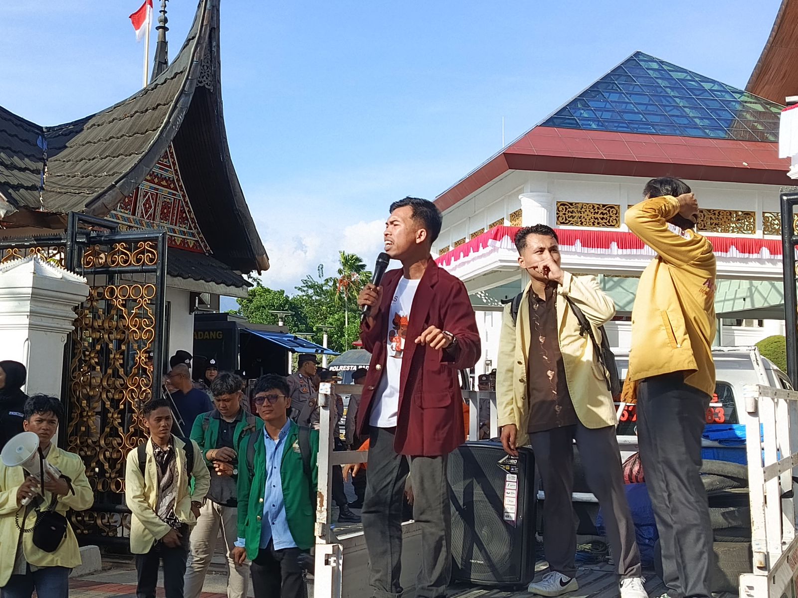 presma-uin-imam-bonjol-minta-dpr-hentikan-eksploitasi-hutan-pulau-sipora