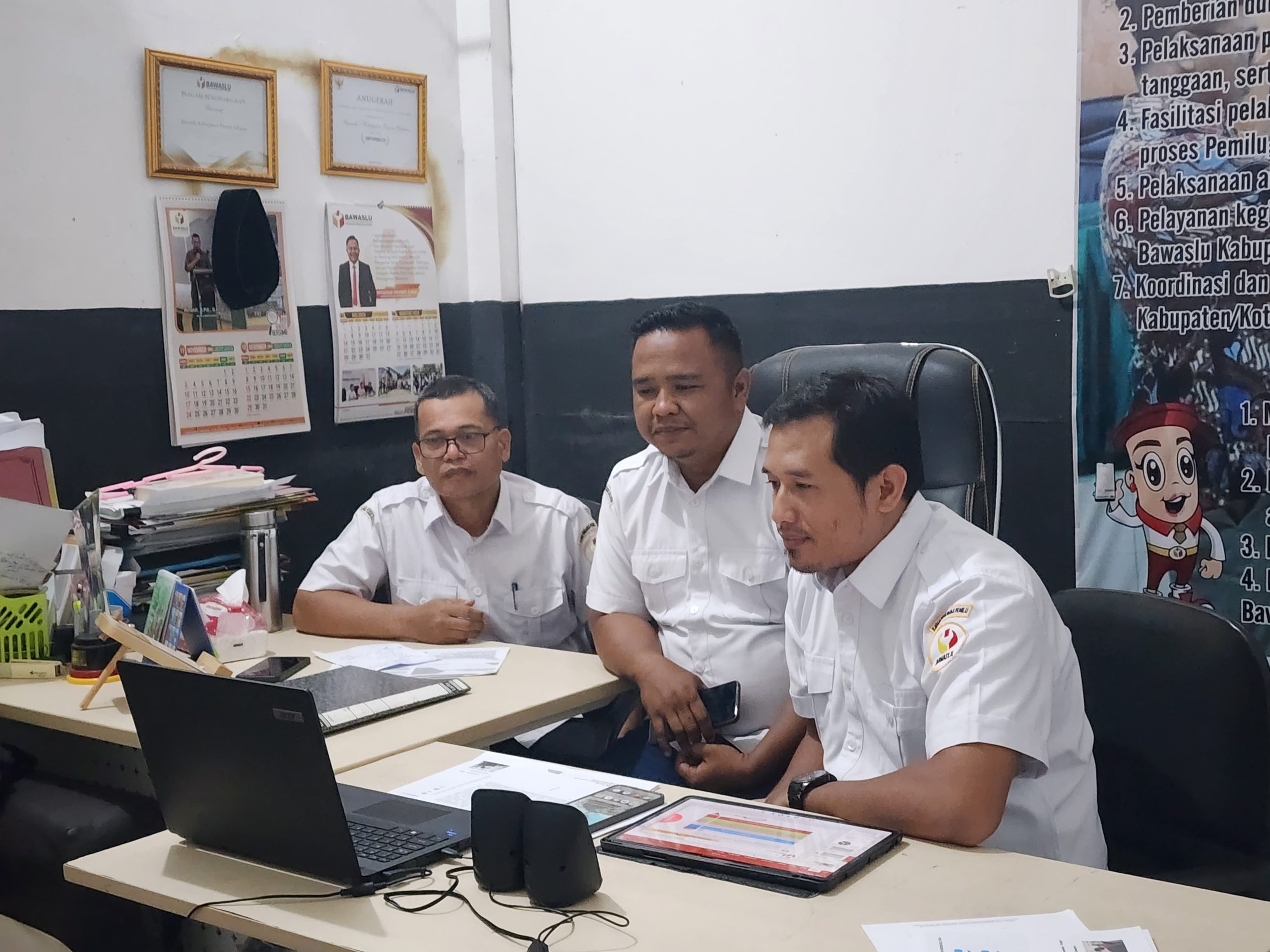 bawaslu-pesisir-selatan-masuk-tiga-besar-ppid-terbaik-nasional