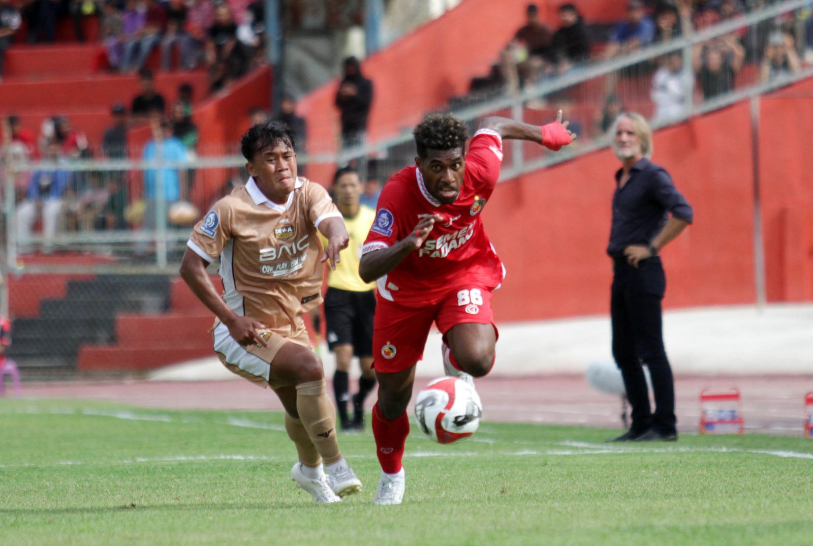 klasemen-super-league,-semen-padang-fc-peringkat-11