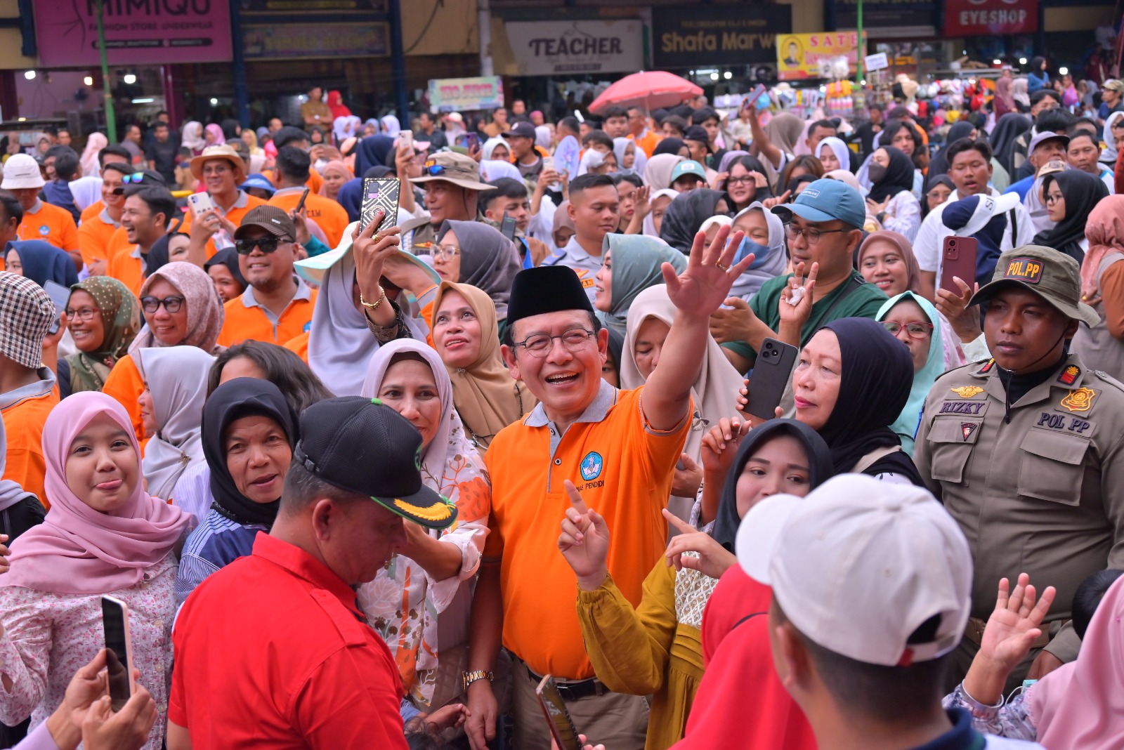 pawai-alegoris-di-kota-payakumbuh-ramai,-warga-tumpah-ruah-ke-jalan
