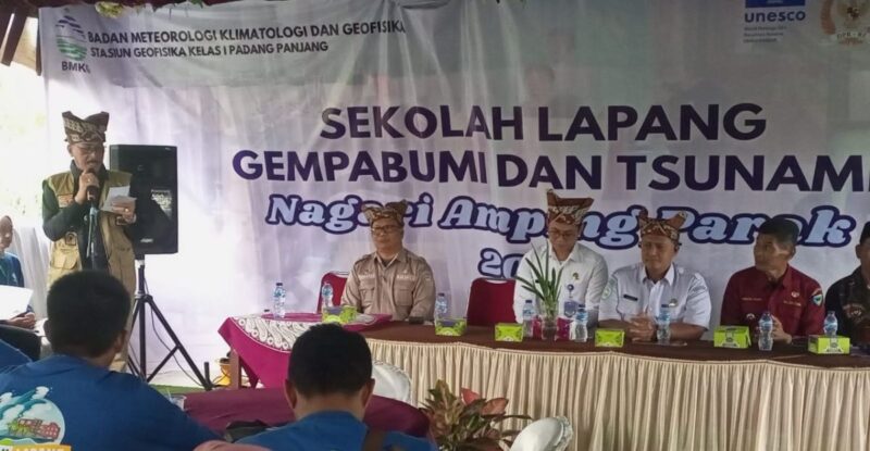 bmkg-gelar-sekolah-lapang-gempa-bumi-di-pessel,-warga-dibekali-mitigasi-bencana