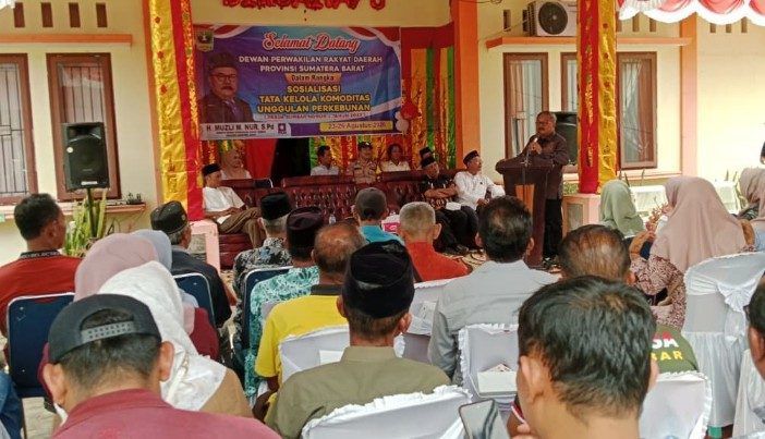 anggota-dprd-sumbar-muzli-m.-nur-sosialisasikan-perda-tata-kelola-komoditas-unggulan-pertanian-dan-perkebunan