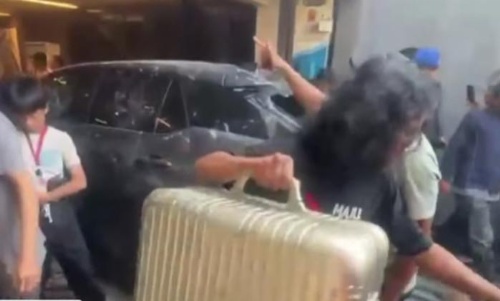 rumah-yang-digeruduk,-politik-yang-membara-sebuah-kisah-tentang-ahmad-sahroni,-demonstrasi,-dan-ledakan-kemarahan-publik