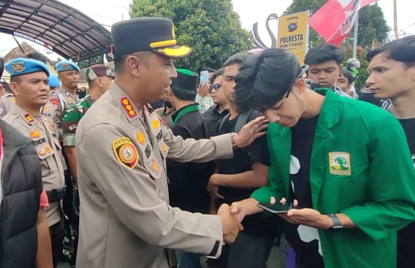 kapolresta-bukittinggi-sampaikan-permintaan-maaf-atas-wafatnya-affan-kurniawan-di-jakarta