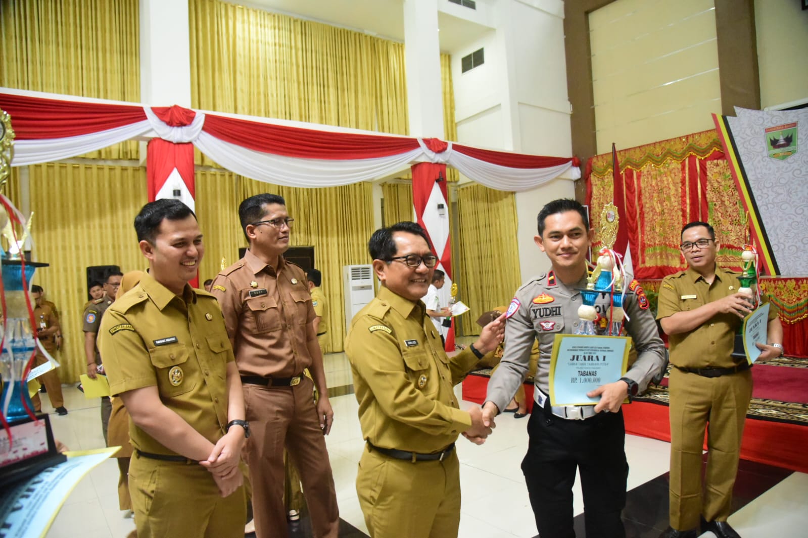 bupati-jka-pimpin-apel-gabungan-asn-padang-pariaman