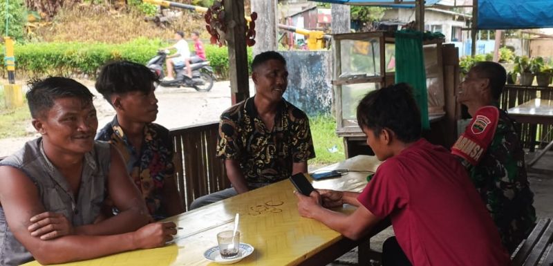 kondisi-cuaca-ekstrim,-babinramil-04-sikakap-ajak-nelayan-tidak-melaut