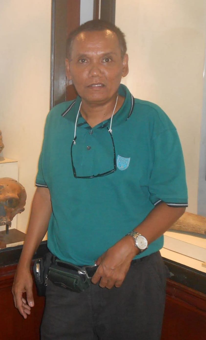 penyair-pulo-lasman-simanjuntak-kembali-‘mengguliti’-kasus-korupsi-melalui-karya-puisi