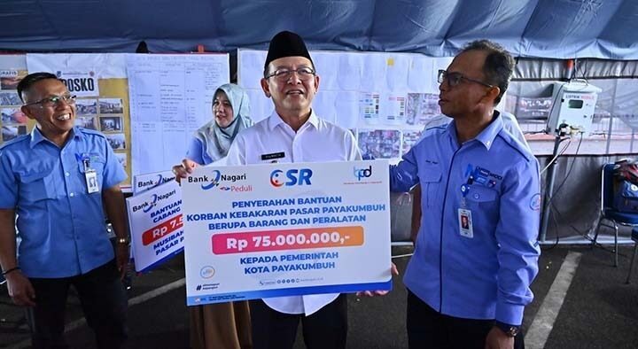 bank-nagari-bantu-pedagang-korban-kebakaran-pasar-payakumbuh