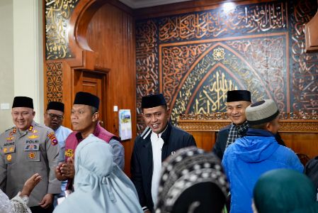 gerakan-subuh-berjamaah-di-mesjid-ummi-alahan-panjang-bersama-kapolda-sumbar-dan-bupati-solok