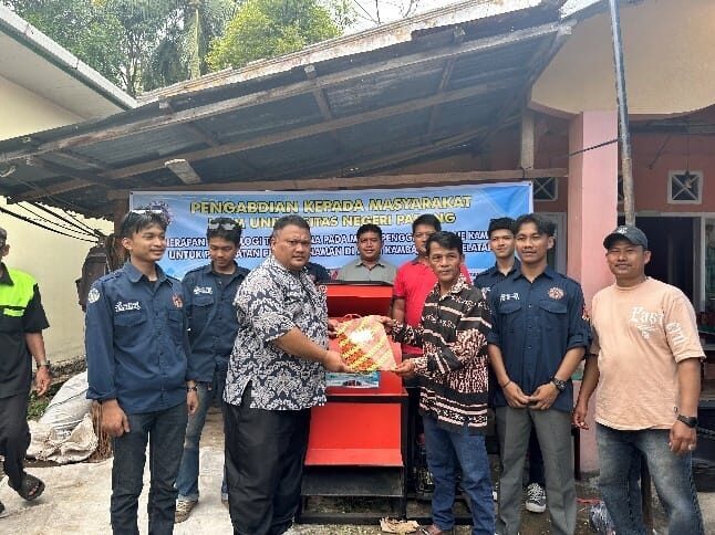 pengabdian-kepada-masyarakat,-ft-unp-rancang-mesin-penggiling-kohe-kambing