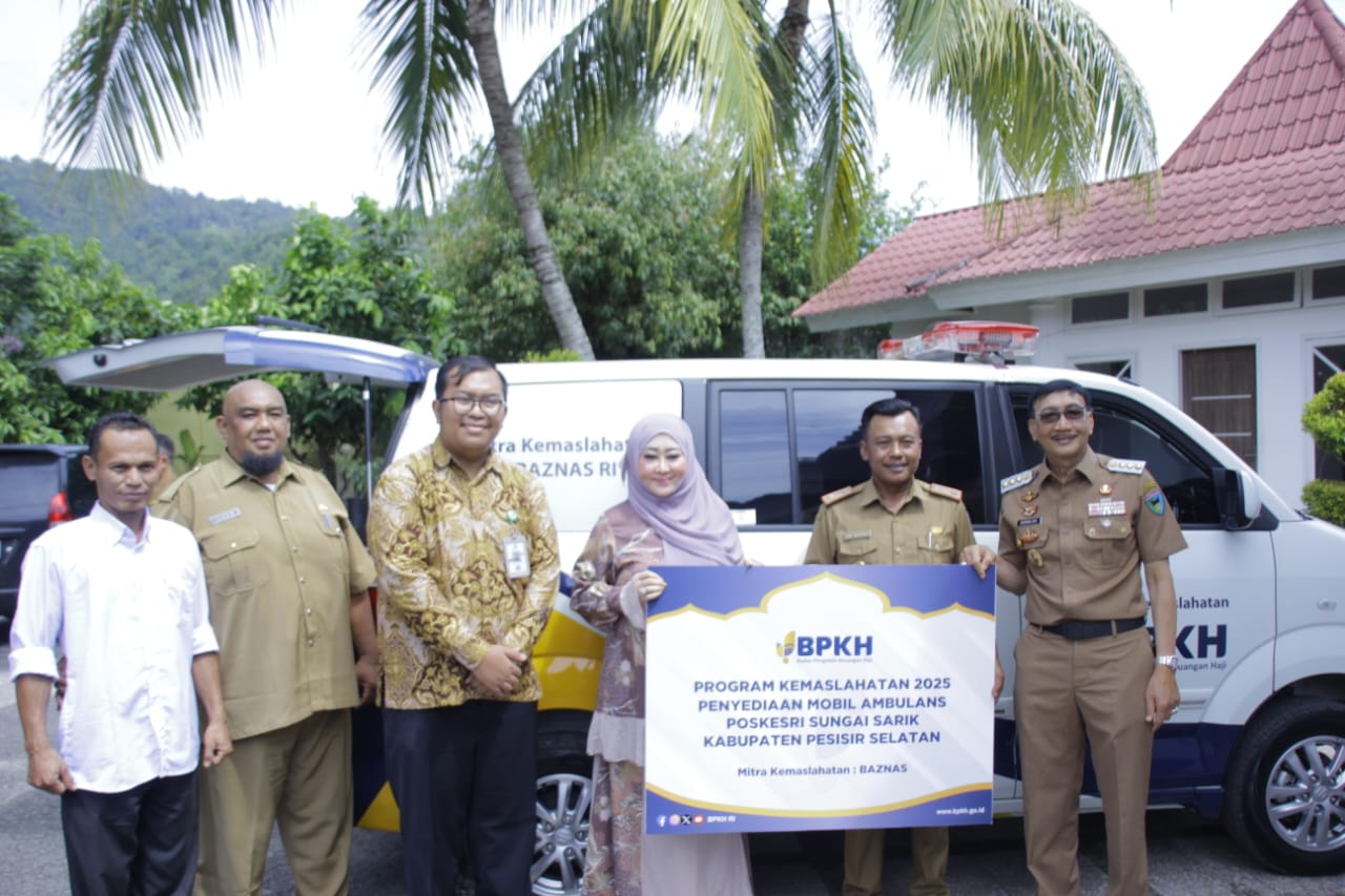 lisda-hendrajoni-bawa-bantuan-ambulans-dan-mobil-rescue-untuk-pesisir-selatan