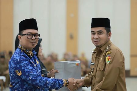 walikota-solok-ramadhani-kirana-putra-serahkan-187-sk-pppk