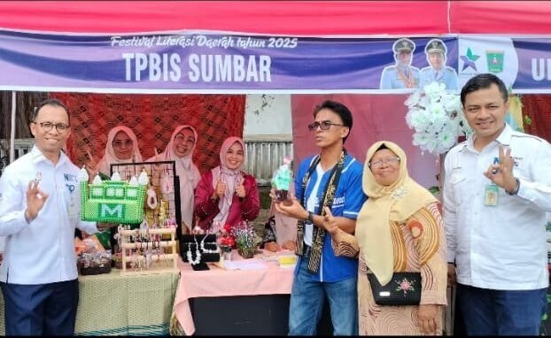 di-ajang-festival-literasi-daerah-dirkeu-bank-nagari-kunjungi-stand-umkm