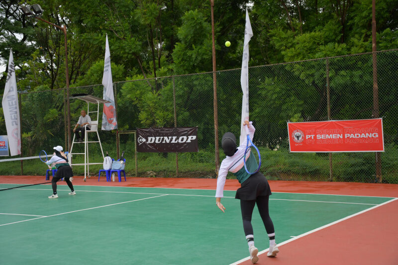 komunitas-tenis-sumbar-harapkan-fun-tennis-pt-semen-padang-jadi-agenda-tahunan
