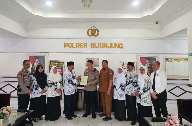pgri-sijunjung-audiensi-dengan-kapolres-bahas-perlindungan-guru