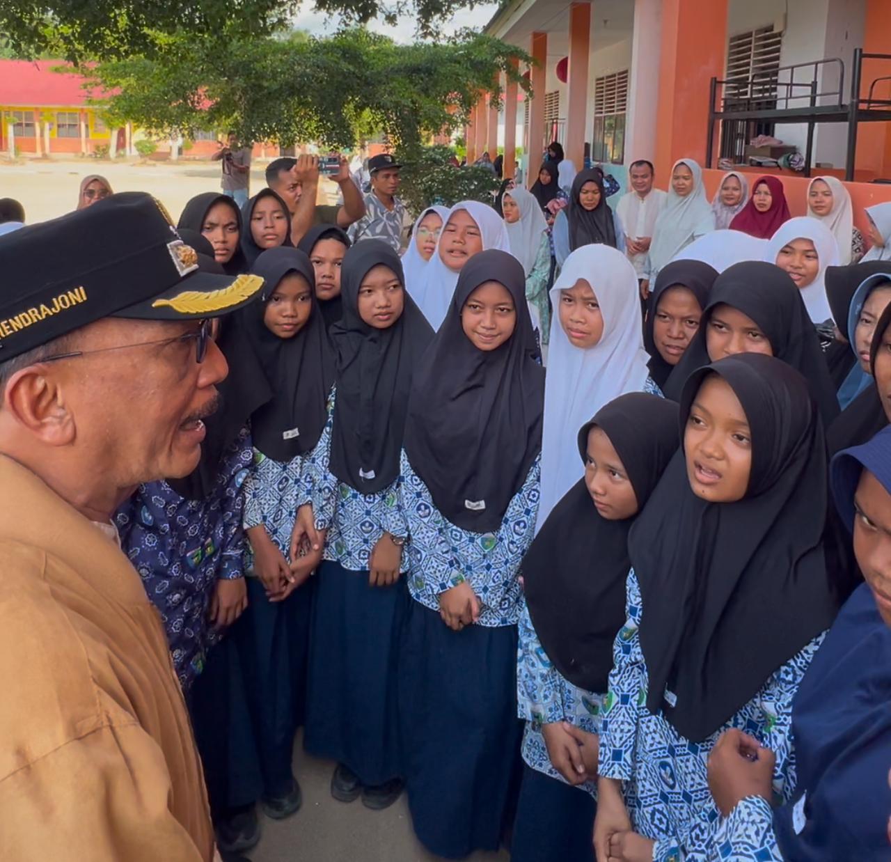 makanan-siswa-smpn-7-sutera-berulat,-bupati-pesisir-selatan-janji-evaluasi