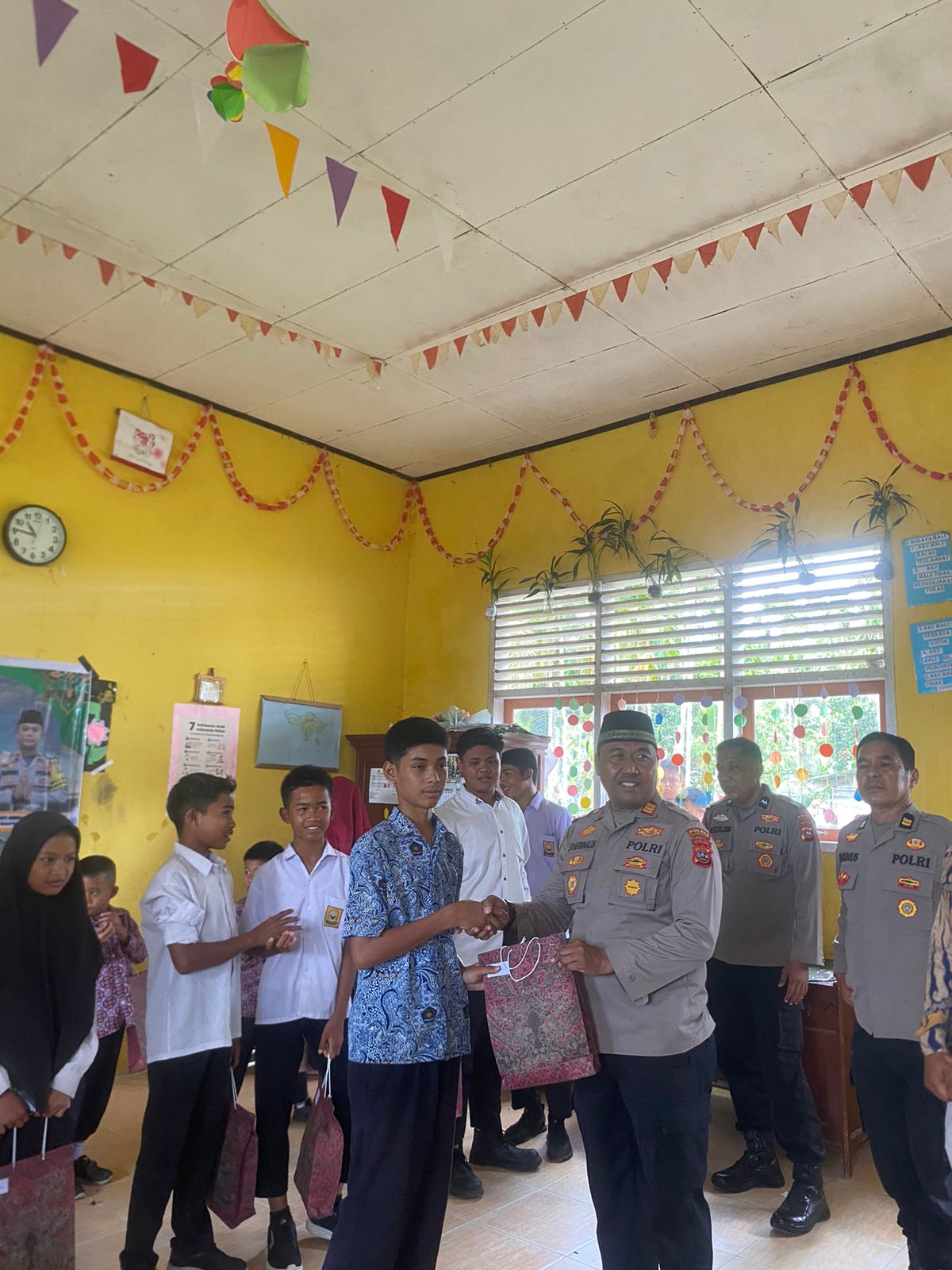 kegiatan-jumat-berkah-kapolres-sijunjung-melalui-kapolsek-kamang-baru