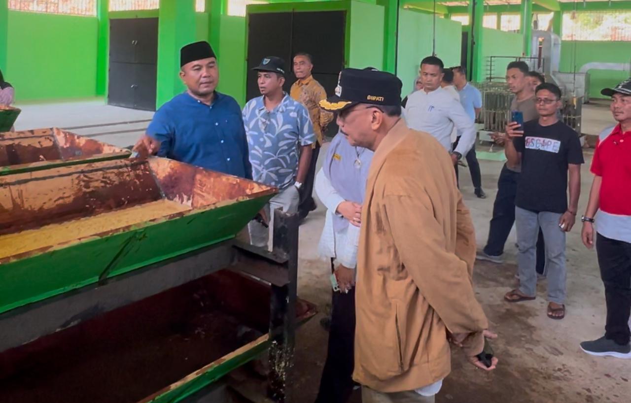 bupati-hendrajoni-tinjau-sentra-ikm-gambir-sutera,-dorong-hilirisasi-komoditas-unggulan