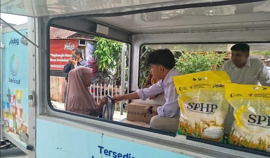 tekan-inflasi-di-bukittinggi,-bulog-gelar-gerakan-pangan-murah-di-sejumlah-lokasi 