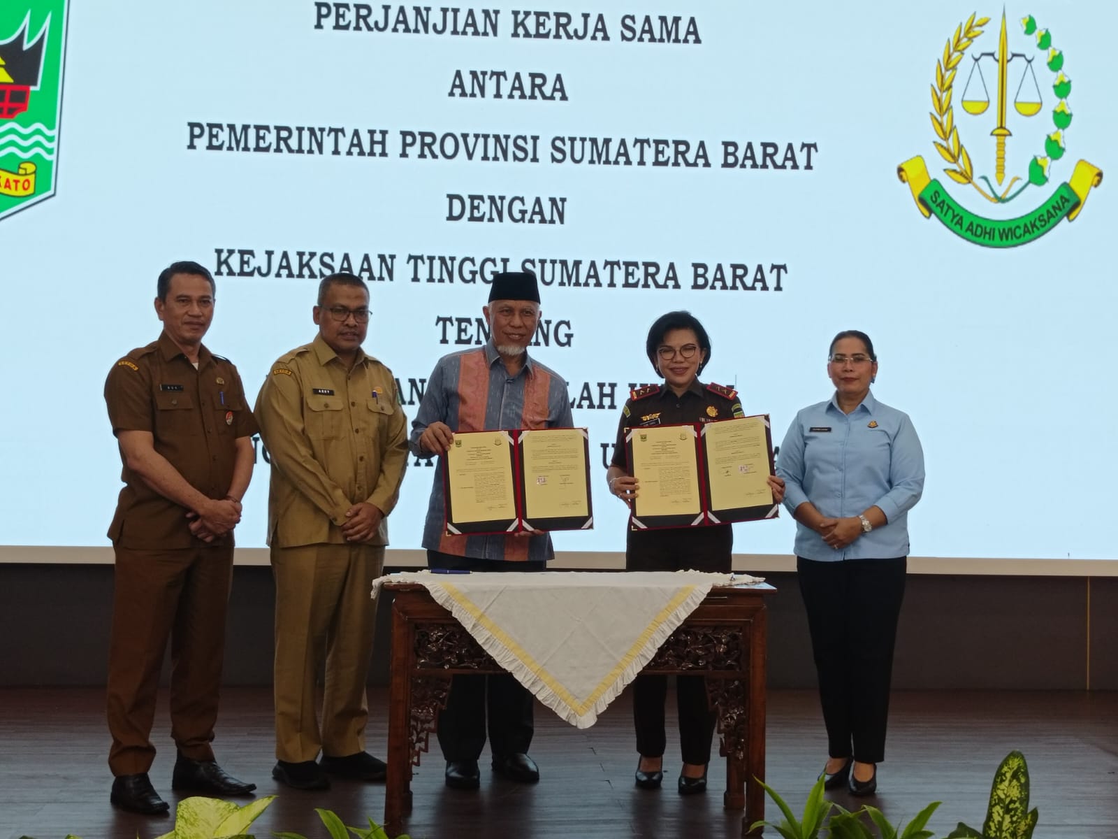 pemprov-dan-kejati-sumbar-teken-kerjasama-penanganan-masalah-hukum-dan-tun