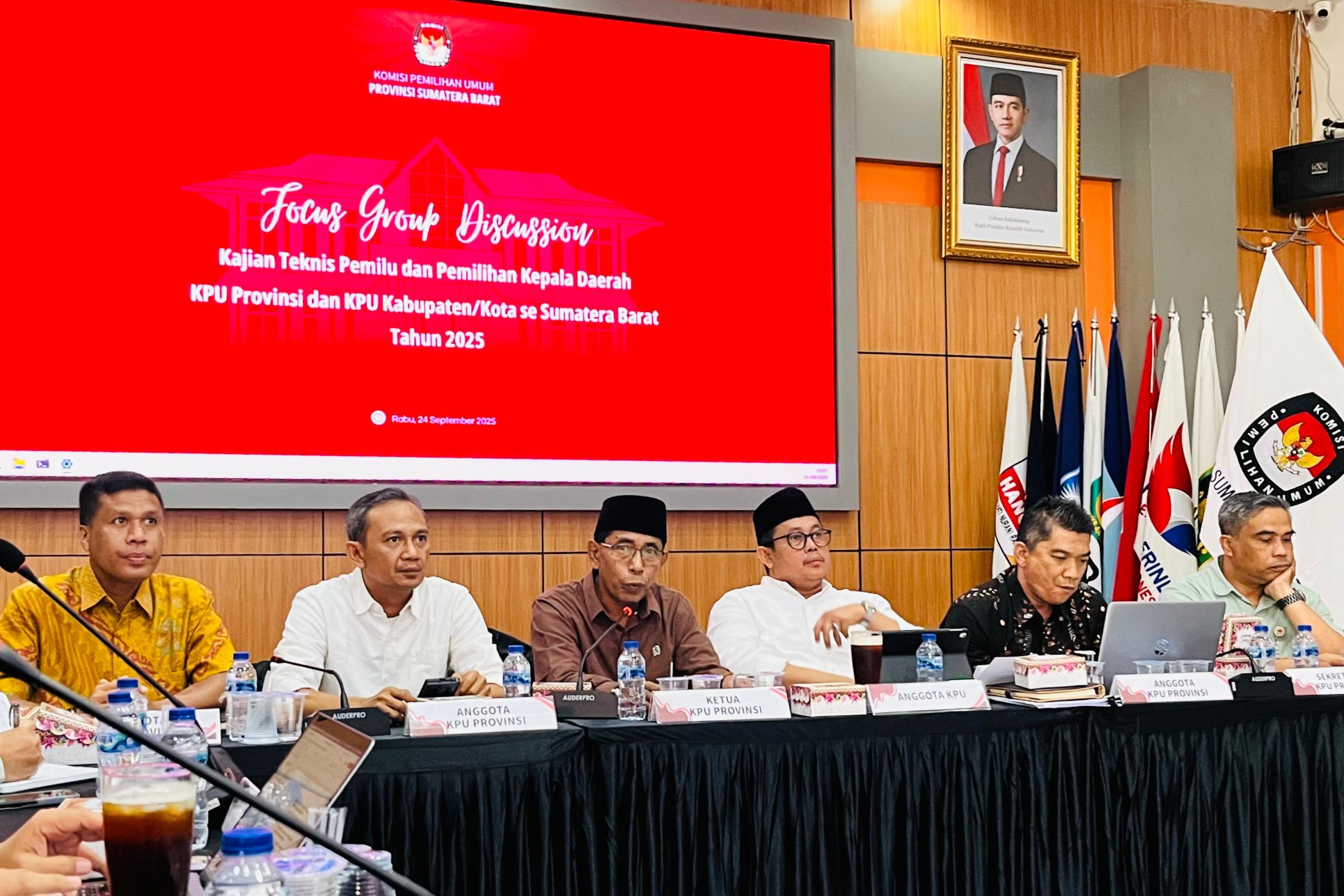 fgd-kpu-sumbar:-desain-surat-suara-hingga-e-counting-masuk-kajian-pemilu-2029