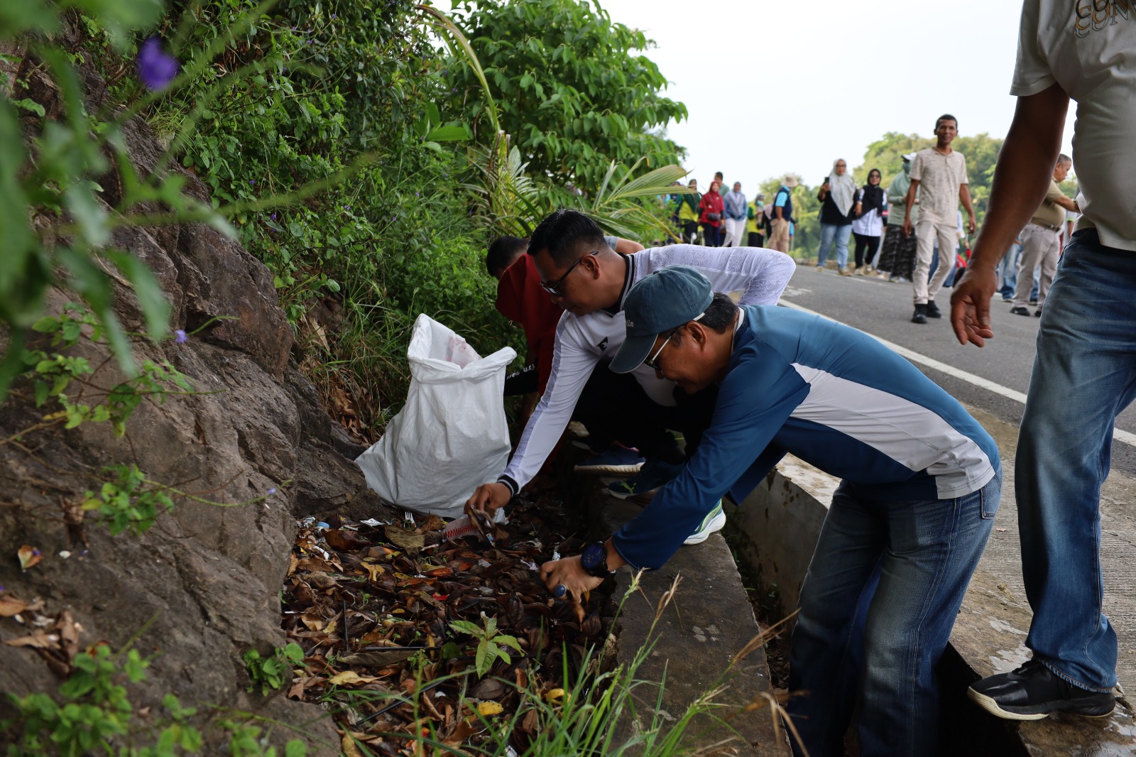 pemkab-pessel-gelar-aksi-bersih-bersih-peringati-world-cleanup-day-2025
