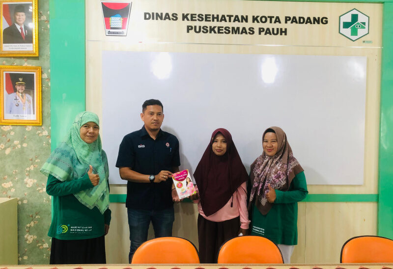 pt-semen-padang-salurkan-susu-khusus-untuk-ibu-hamil-kek,-perkuat-komitmen-lawan-stunting