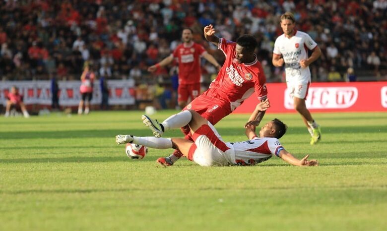 semen-padang-fc-kembali-terkapar-di-kandang,-skor-1-3-saat-menjamu-bali-united