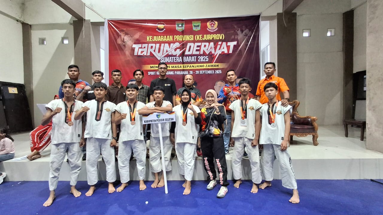 tarung-derajat-pessel-raih-5-medali-di-kejurprov-sumbar-2025