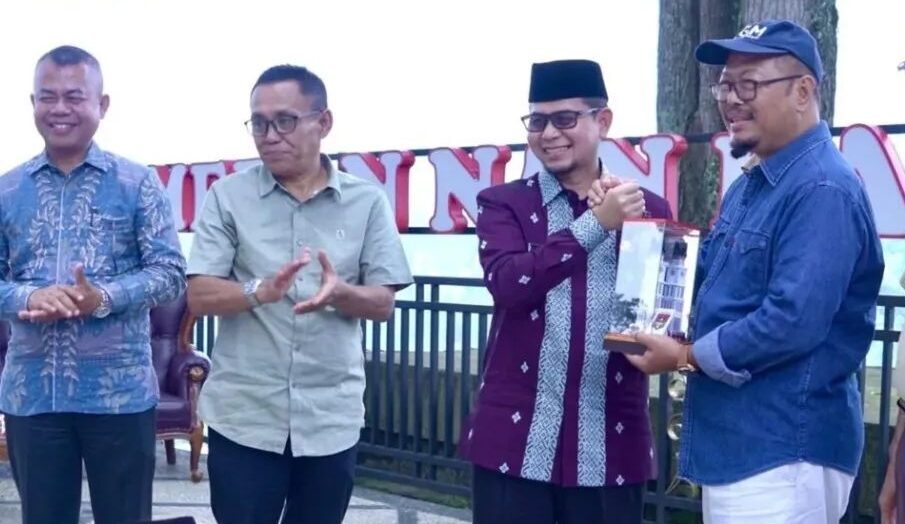 sambut-guru-besar-ptnbh-se-indonesia:-bukittinggi-pamerkan-tiga-jati-diri