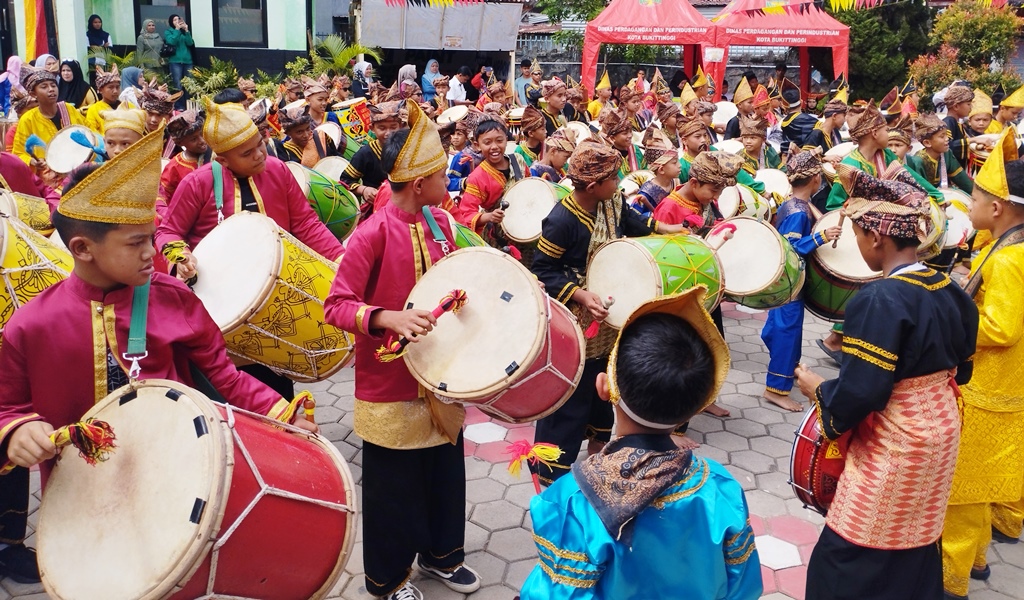 lestarikan-budaya,-festival-tambua-3-kota-bukittinggi-ditabuh