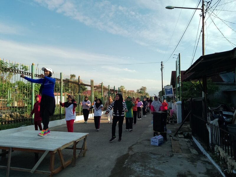 hidup-sehat-bareng,-senam-mingguan-jalan-ganting-i-jadi-magnet-baru-kebersamaan-warga