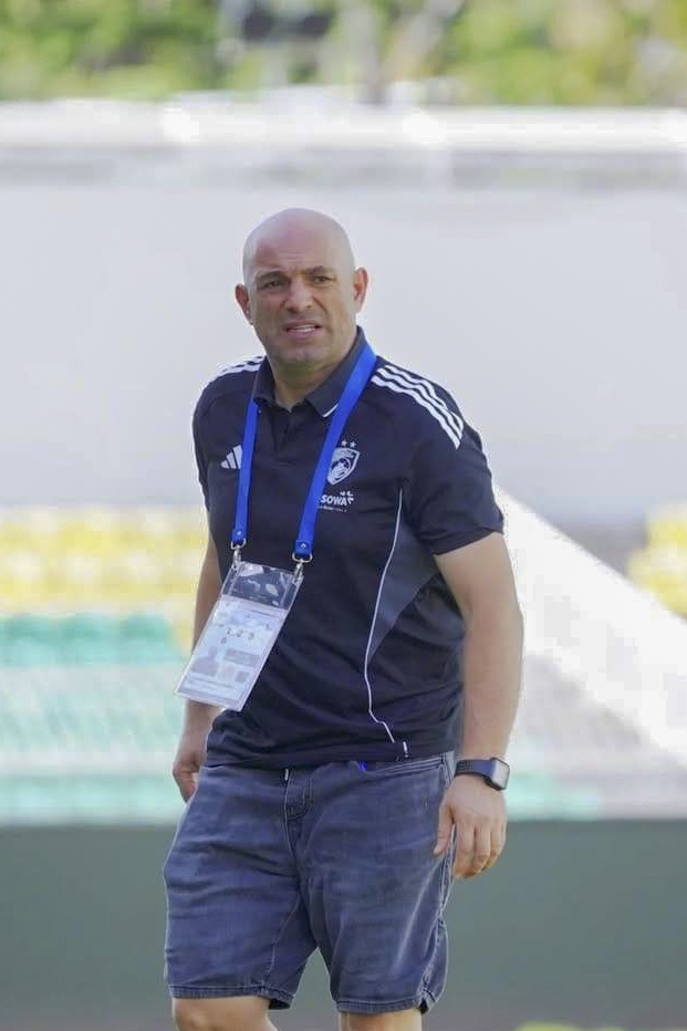 posisi-almeida-makin-rawan,-bernardo-tavares-jadi-kandidat-kuat-pengganti-pelatih-semen-padang-fc?