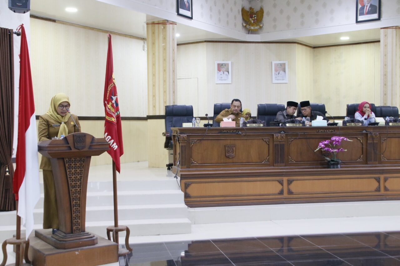dprd-agam-gelar-rapat-paripurna-jawaban-bupati-atas-pandangan-umum-fraksi-terhadap-ranperda-tata-cara-penyelenggaraan-cadangan-pangan-pemda